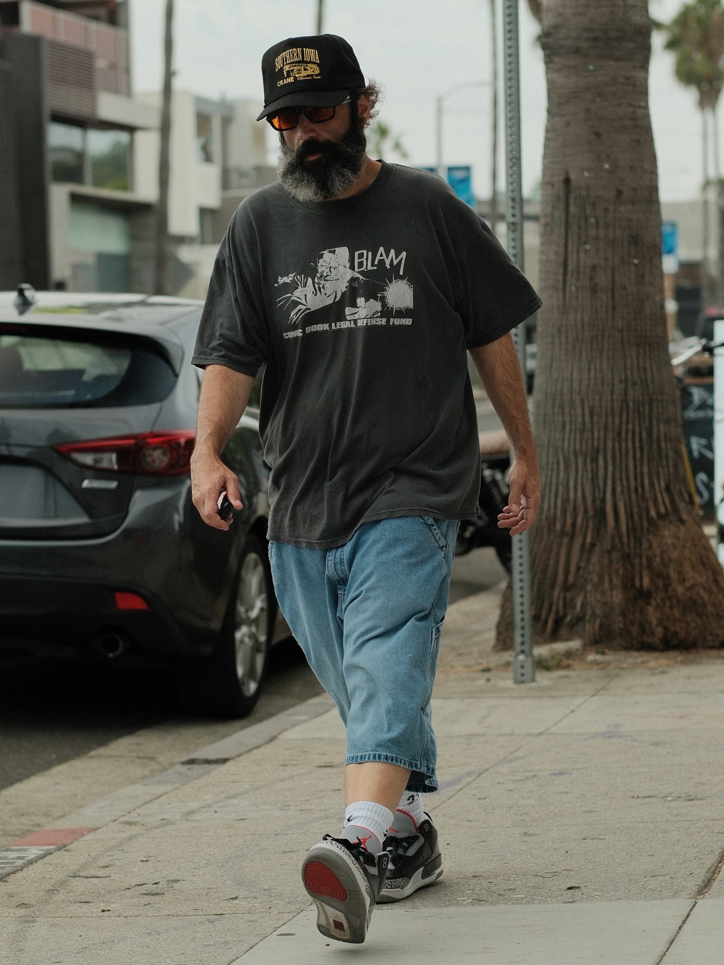 Oversized graphic tee, cropped baggy denim